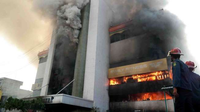 Medan Plaza terbakar