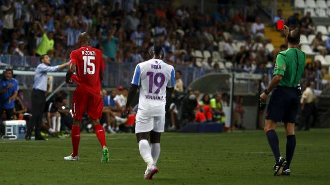 Steven N'Zonzi Pemain Pertama yang Diusir Wasit di La Liga