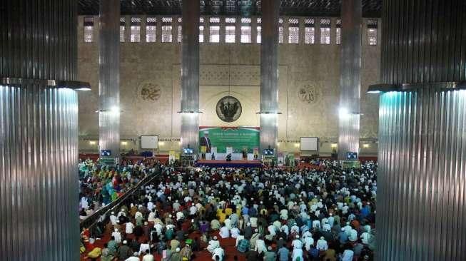 Zikir bersama tersebut dilakukan dalam rangka HUT Kemerdekaan Republik Indonesia ke-70.