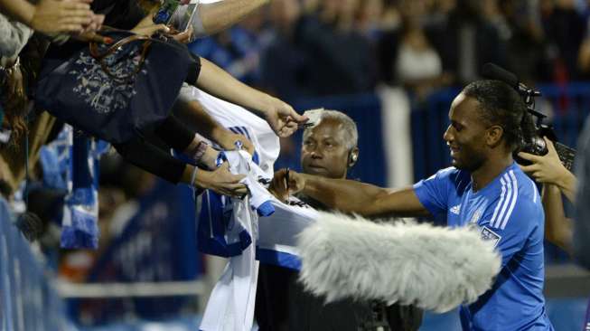 Montreal, Quebec, CAN; Montreal Impact forward Didier Drogba (11) signs autographs at the half at Stade Saputo. Mandatory Credit: Eric Bolte-USA TODAY Sports