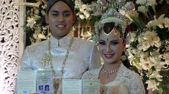 Pascanikah, Chacha Frederica dan Suami Berebut Lampu