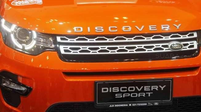 PT Grandauto Dinamika meluncurkan satu model baru yakni New Land Rover Discovery Sport, di ajang GIIAS 2015, Tangerang, Banten, Jumat (21/8/2015). [Suara.com/Kurniawan Mas'ud]
