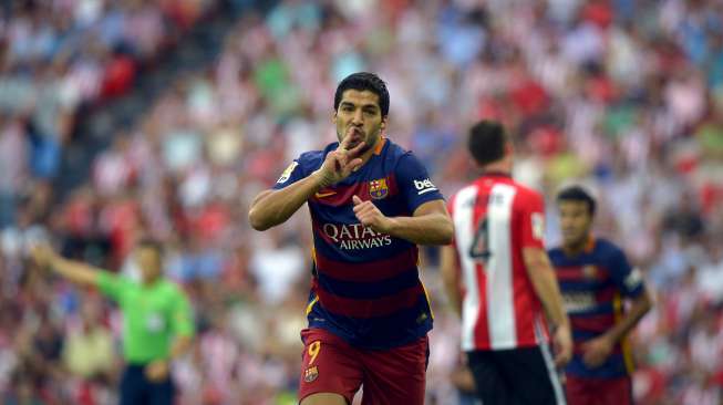 Pemain Barcelona Luis Suarez merayakan golnya ke gawang Athletic Bilbao. Reuters/Vincent West