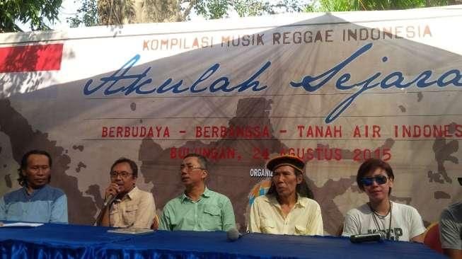 Musisi dan seniman aksi di Gelanggang Remaja Bulungan, Kebayoran Baru, Jakarta Selatan. Aksi didukung Tony Q Rastafara, Steven Jam, Ipang Lazuardi, Njet, Anies Saichu, Riffy Putri, dan Atoklobot [suara.com/Erick Tanjung]