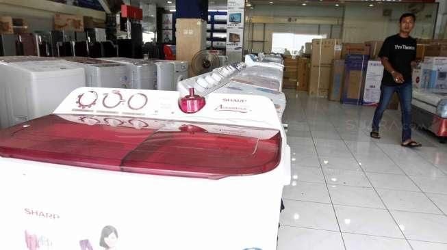 Rupiah Anjlok, Penjualan Elektronik di Pasar Kenari Merosot