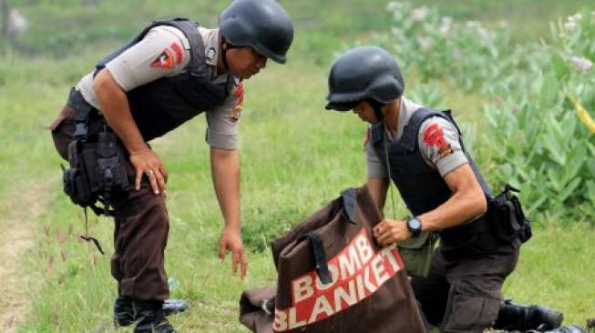 Belasan Bom Rakitan Ditemukan Warga