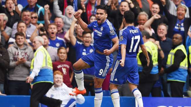 Radamel Falcao merayakan gol pertamanya bagi Chelsea. Reuters/Tony O'Brien Livepic