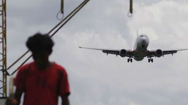 Gunung Lokon Meletus, Bandara Sam Ratulangi Ditutup