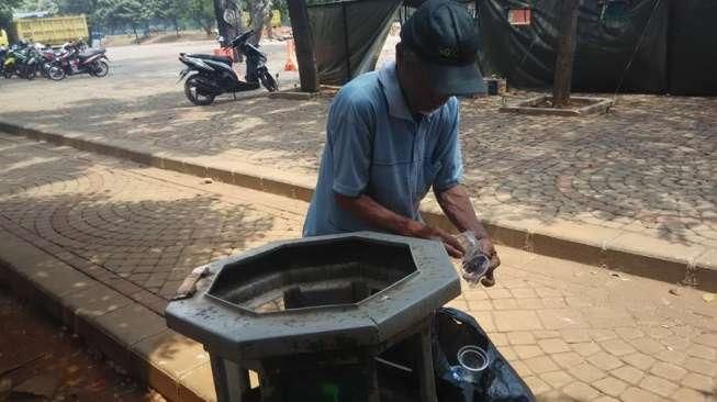 PKL Dilarang Jualan di Monas, Pemulung Paling Kehilangan