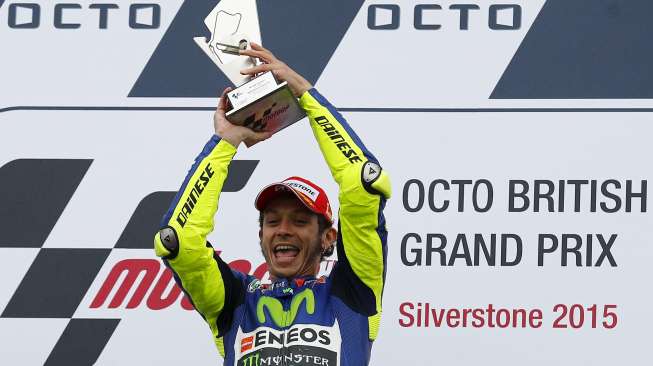 Pebalap Yamaha asal Italia, Valentino Rossi menjadi yang tercepat dalam GP Inggris di Sirkuit Silverstone, Minggu (30/8). [Reuters/Darren Staples]