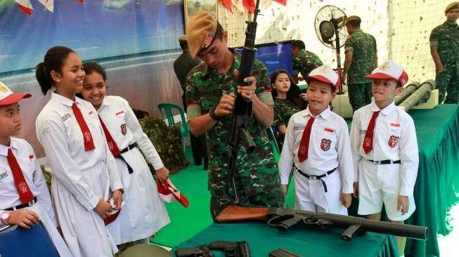  Acara tersebut dilakukan untuk memperat hubungan TNI dan Kampus yang juga dihadiri Rachmawati Soekarnoputri.