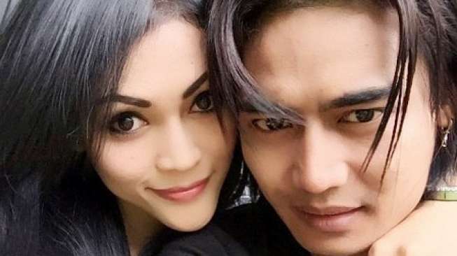 Kepincut Penyanyi Dangdut, Charly Talak Regina