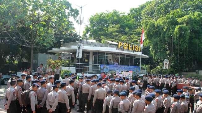 Armada Penghalau Massa Sudah Siaga di Depan Istana Negara