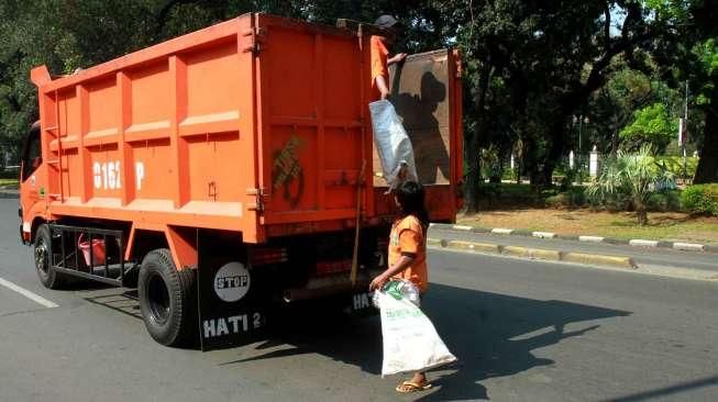 Bersihkan Jalan Protokol