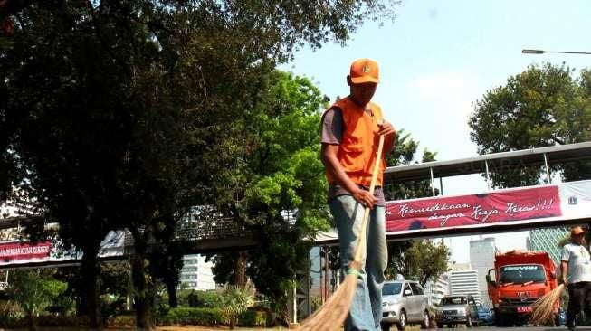 Bersihkan Jalan Protokol