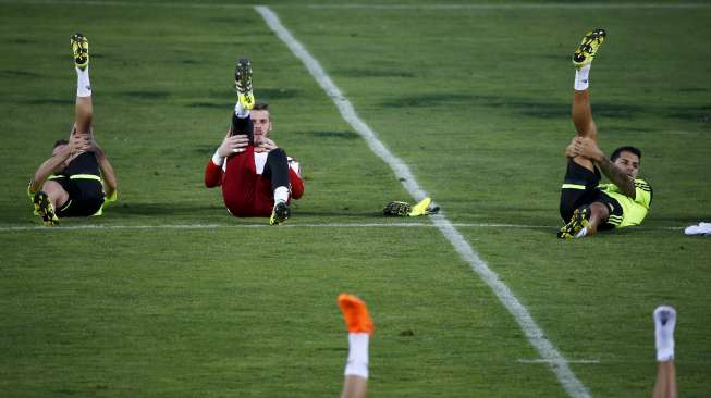 Penjaga gawang timnas Spanyol David De Gea ikuti sesi latihan di Las Rozas (3/9) [Reuters/Susana Vera]