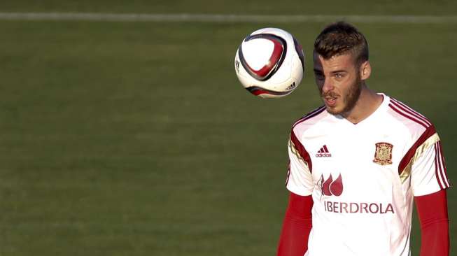 Penjaga gawang timnas Spanyol David De Gea ikuti sesi latihan di Las Rozas (3/9) [Reuters/Susana Vera]