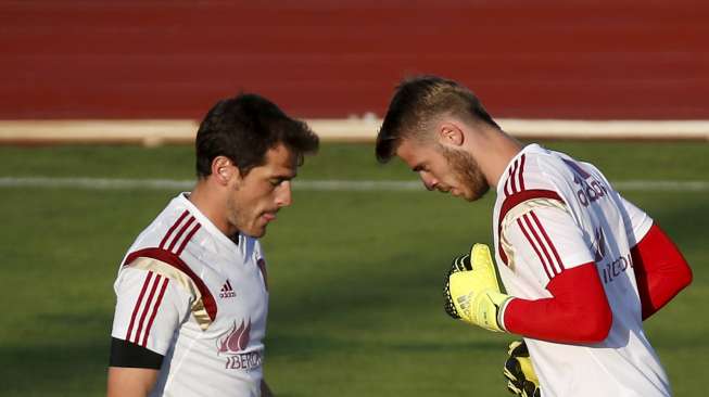 Penjaga gawang timnas Spanyol David De Gea ikuti sesi latihan di Las Rozas (3/9) [Reuters/Susana Vera]