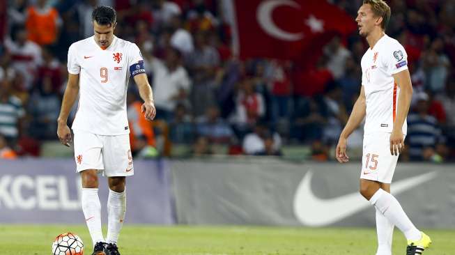 Belanda dilumat Turki, Van Persie Merana