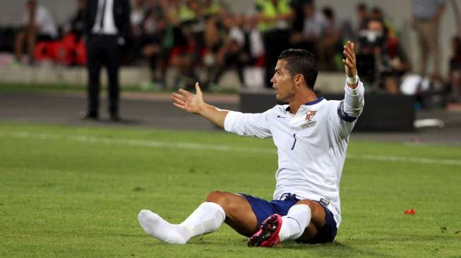 Reaksi kapten Portugal Cristiano Ronaldo saat menghadapi Albania. Reuters/Arben Celi