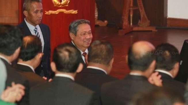 Susilo Bambang Yudhoyono memberikan ceramah pada acara Presidential Lecture yang digelar dalam rangka HUT ke-50 Lembaga Ketahanan Nasional (Lemhanas) di Auditoriom Lemhanas, Jakarta, Selasa (8/9). [Suara.com/Oke Atmaja]