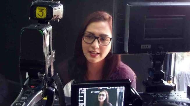 Donna mengaku menyesal tidak bisa melihat secara langsung penampilan grup band asal New Jersey, Amerika, Bon Jovi.