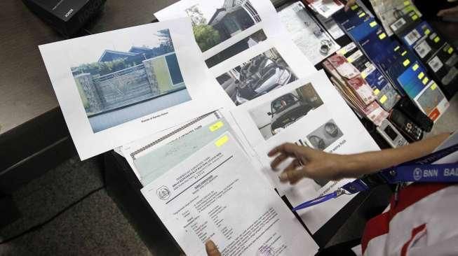BNN menyita barang bukti hasil pencucian uang penjualan sabu senilai Rp 1,5 milyar dari tersangka berinisial HUS.