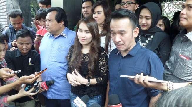 Bertemu di Polda, Ruben Onsu dan Ayu Ting Ting Kompak Ledek UW