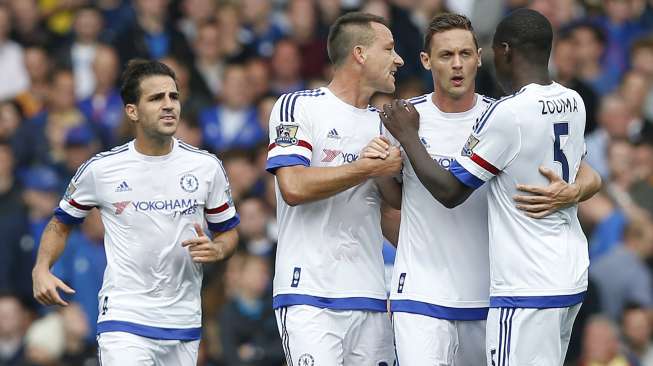 Pemain Chelsea rayakan gol Nemanja Matic ke gawang Everton (12/9) [Reuters/Andrew Yates]