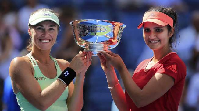 Pasangan Martina Hingis-Sania Mirza Juara Ganda Putri AS Terbuka