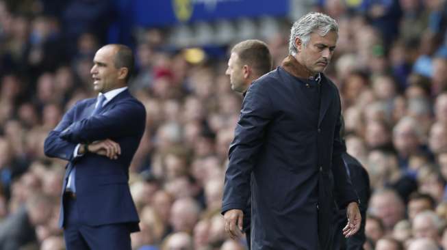 Chelsea Tumbang, Mourinho Maki Manajer Everton