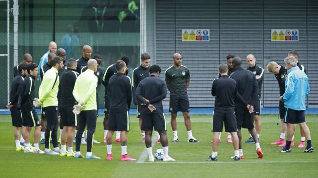 Pemain Manchester City berlatih jelang laga kontra Juventus di fase grup Liga Champions [Reuters/Carl Recine]