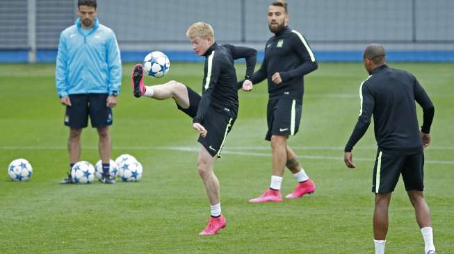 Pemain Manchester City berlatih jelang laga kontra Juventus di fase grup Liga Champions [Reuters/Carl Recine]
