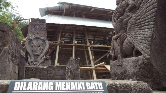 Benda Aneh Ditemukan Saat Pemugaran Candi Sukuh Lereng Lawu