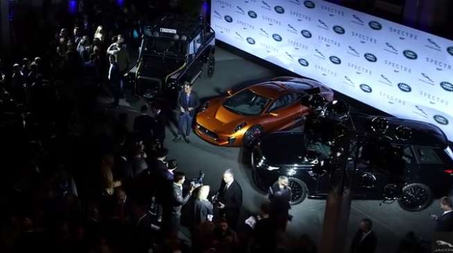 Tiga mobil Jaguar Land Rover yang akan membintangi film Spectre diperkenalkan di Frankfurt Auto Show, September 2015 [Screenshot YouTube/Jaguar].