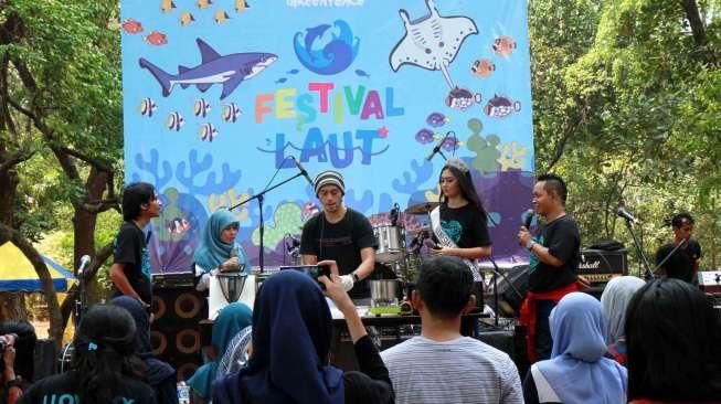 Suasana Festival Laut di Taman Kridaloka Senayan, Jakarta, Sabtu (19/9). [Suara.com/Oke Atmaja]