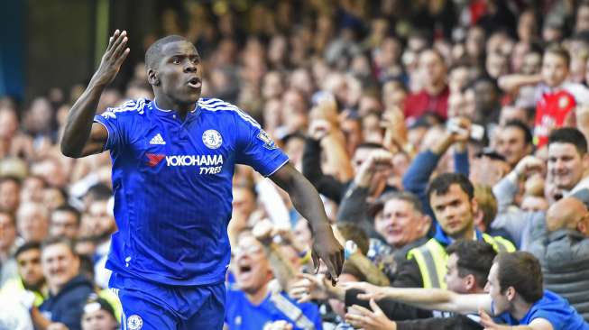 Kurt Zouma rayakan golnya ke gawang Arsenal (19/9) [Reuters/Dylan Martinez]