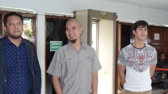 Ahmad Dhani Sewot Ditanya Pengacara Farhat