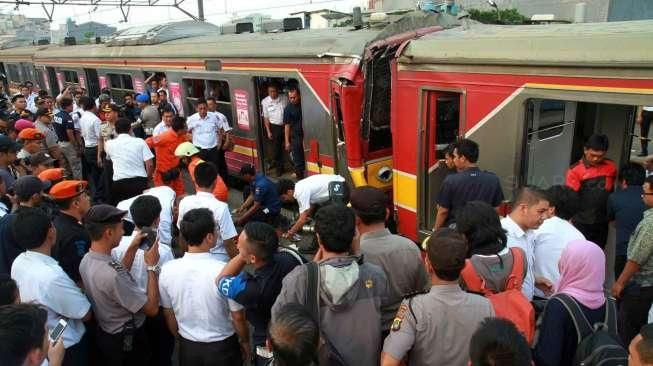 Tabrakan KRL di Juanda Lantaran Asisten Masinis Tak Hafal Sinyal?