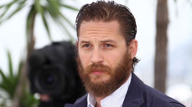 CANNES, FRANCE - MAY 19: Tom Hardy attends the 'Lawless' Photocall during the 65th Annual Cannes Film Festival at Palais des Festivals on May 19, 2012 in Cannes, France.