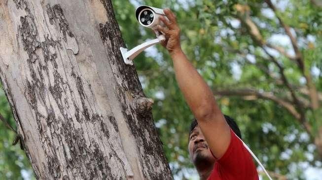 Pemasangan CCTV di Depan Istana