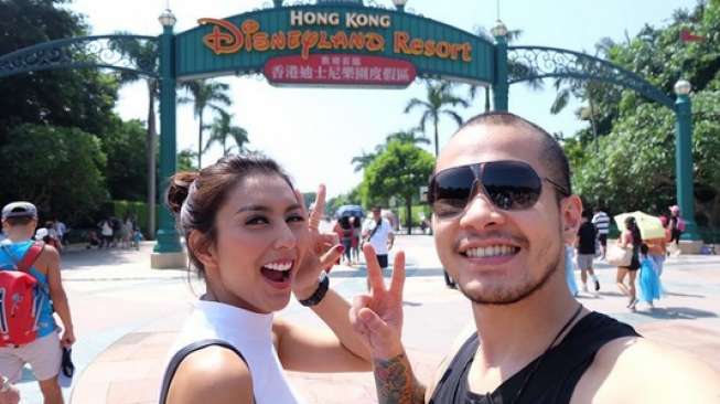 Tyas Mirasih dan Raiden saat berlibur di Hongkong. [Instagram]