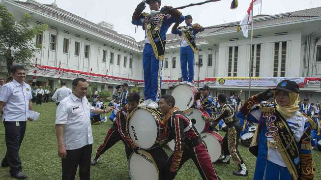 Mengajak pemangku kepentingan, pejabat dan pegawai di Kementerian ESDM untuk meneladani perjuangan Arie Frederick Lasut.