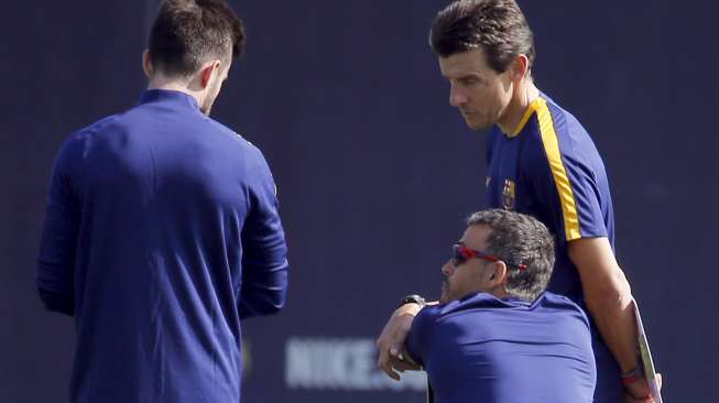 Pelatih Barcelona Luis Enrique dalam sesi latihan di Joan Despi (29/9) [Reuters/Sergio Perez]