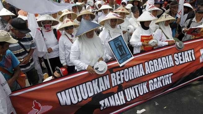 Mereka meminta Presiden RI membentuk tim penyelesaian sengketa agraria dan menjalankan reformasi agraria.