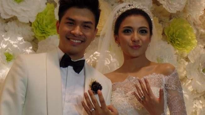 Chelsea Olivia Pakai Cincin Bermahkota 8 Berlian