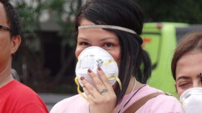 Unjuk Rasa, Mobil Melanie Soebono Dirusak