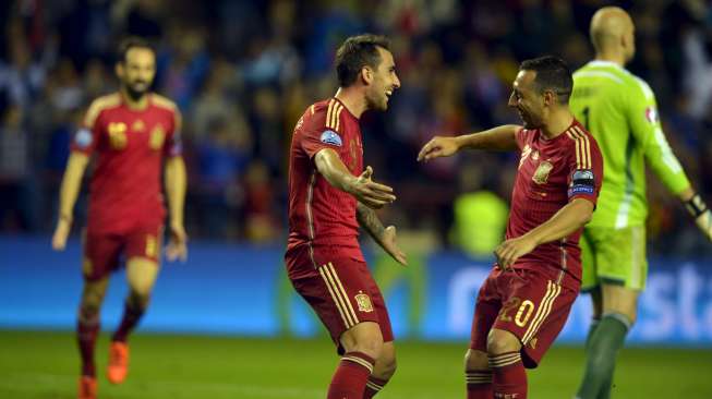 Pemain Spanyol merayakan gol ke gawang Luksemburg  di babak kualifikasi Euro 2016 Grup C di Logrono, Spanyol. [Reuters/Vincent West]