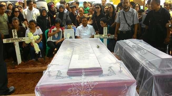 Keluarga Korban Pembunuhan Ibu-Anak Aktif di Gereja