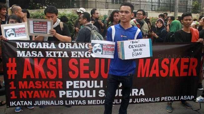 Aksi jurnalis peduli korban kabut asap (Kurniawan Mas'ud/Suara.com)